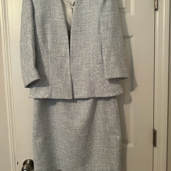 Elegant two pieces suit jacket and skirt tweed fabric fully lined new with tag. - Picture 2 of 6